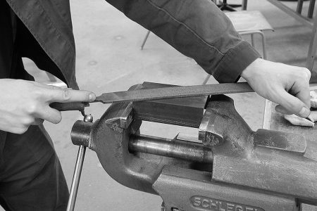 U-Stahl mit einer Feile bearbeiten