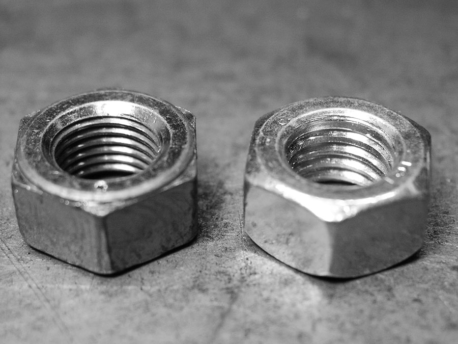 Sechskantmuttern mit unterschiedlichen Gewindesteigungen