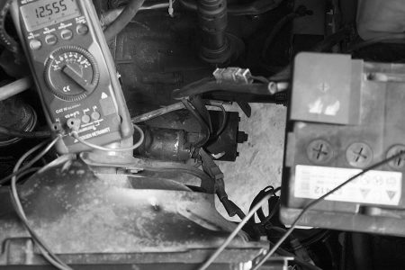 Anlasser-Strom testen mit Multimeter