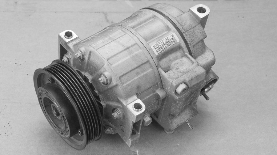 Magnetkupplung an einem Klimakompressor testen