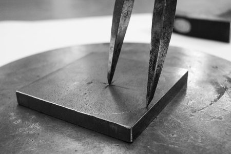 Aussenradius auf einem Werkstück mit einem Zirkel anreissen