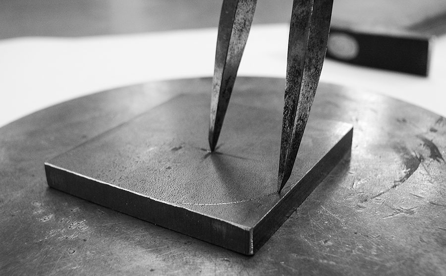 Aussenradius auf einem Werkstück mit einem Zirkel anreissen