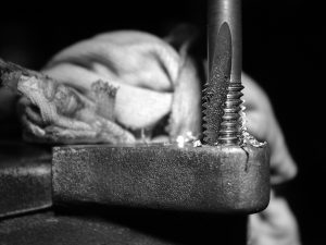 Gewinde neu schneiden in der Bohrung