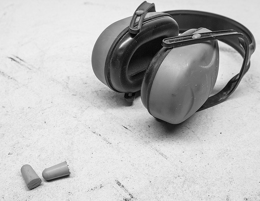 Viel besser als nichts: Ohrstöpsel und ein einfacher Kapselgehörschutz 