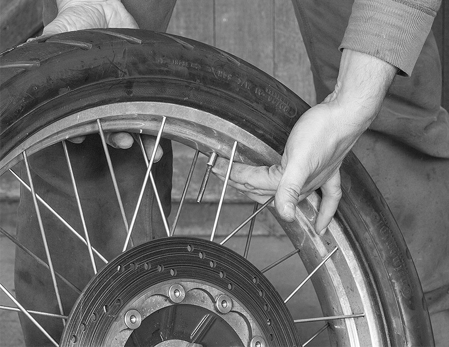 Ventil durch die Felge fädeln