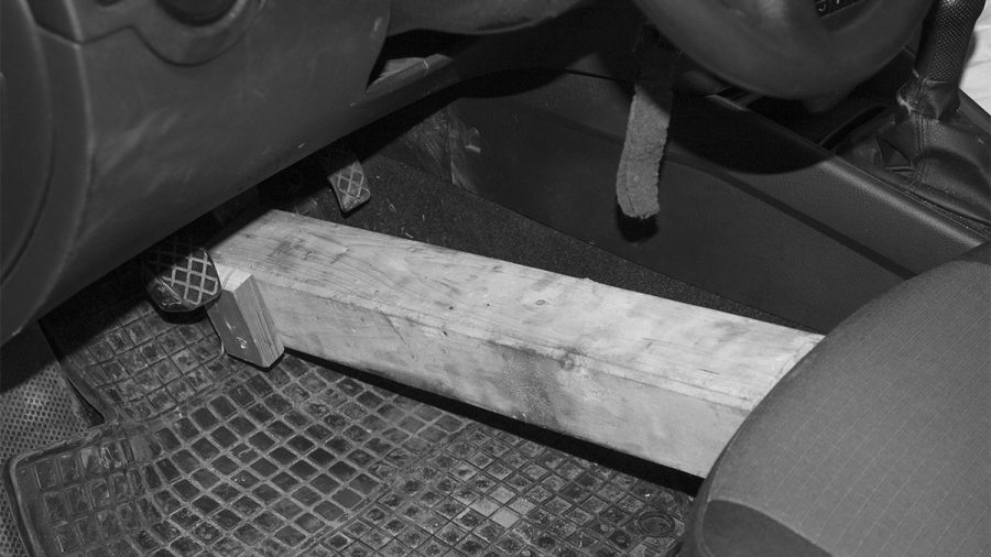 Bremsflüssigkeit wechseln und den Hauptbremszylinder blockieren