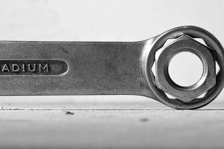 Schraubenschlüssel mit Flächenrprofil