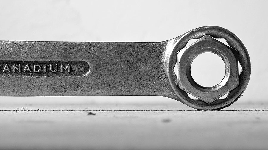 Schraubenschlüssel mit Flächenrprofil