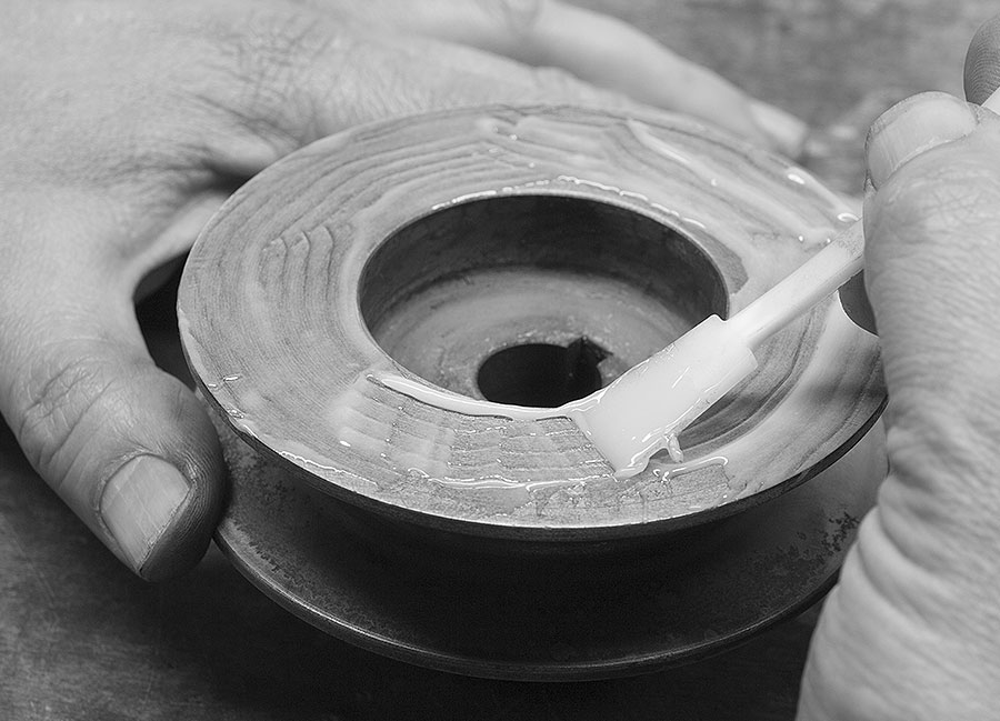 00131_klebstoff_auftragen