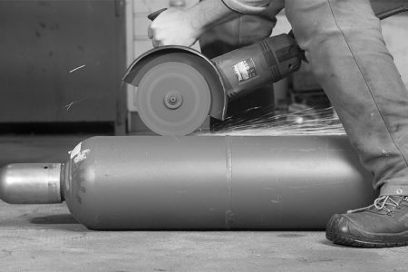 Schutzgasflasche mit einer Flex aufschneiden