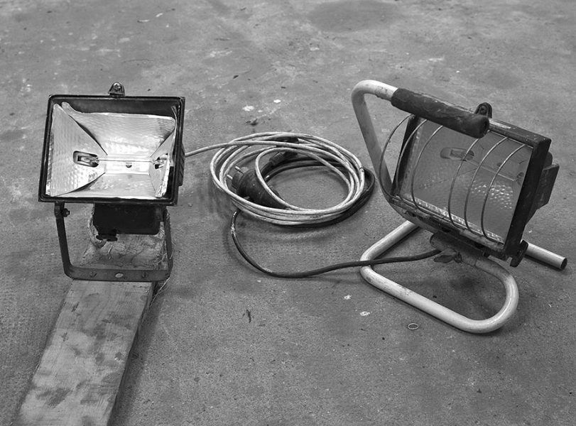 Baustrahler als Beleuchtung in der Werkstatt