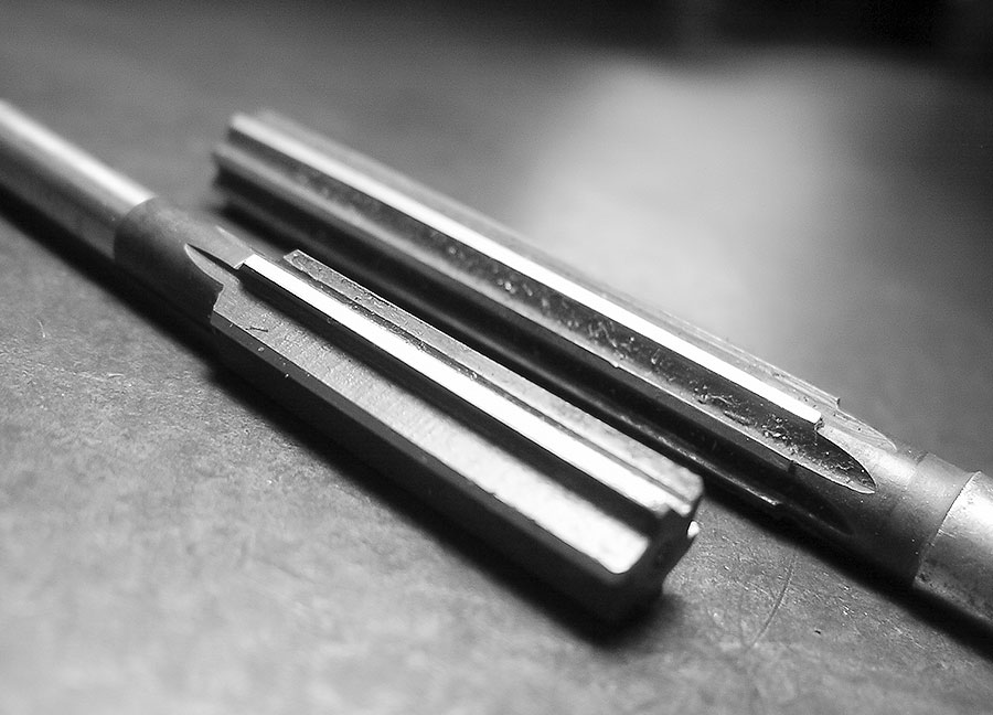 Reibahlen mit (hinten) und ohne Anschnitt