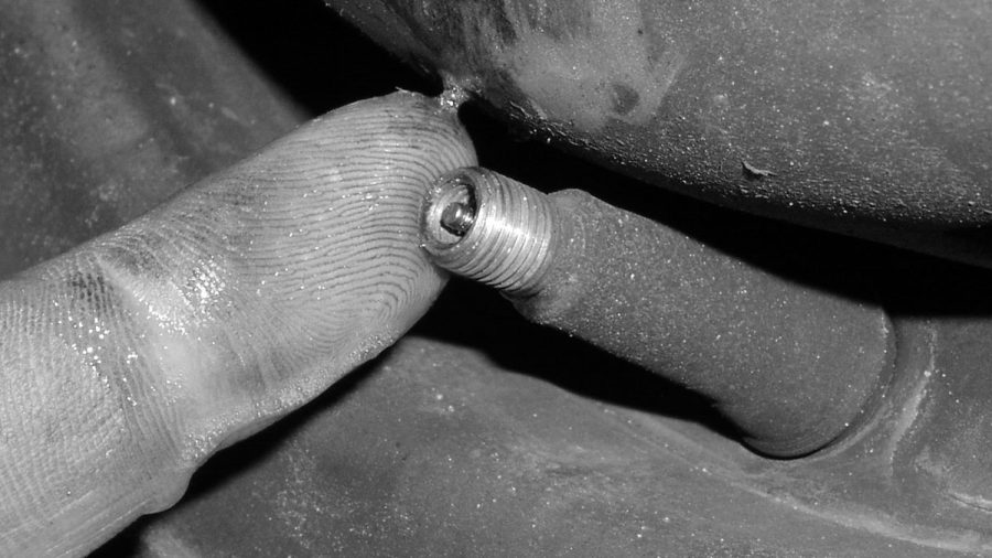Reifenventil Schraderventil auf Dichtigkeit prüfen oder testen