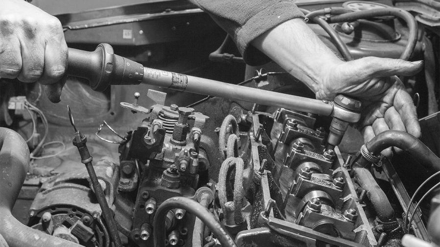 Zylinderkopf Schrauben mit Drehmoment anziehen