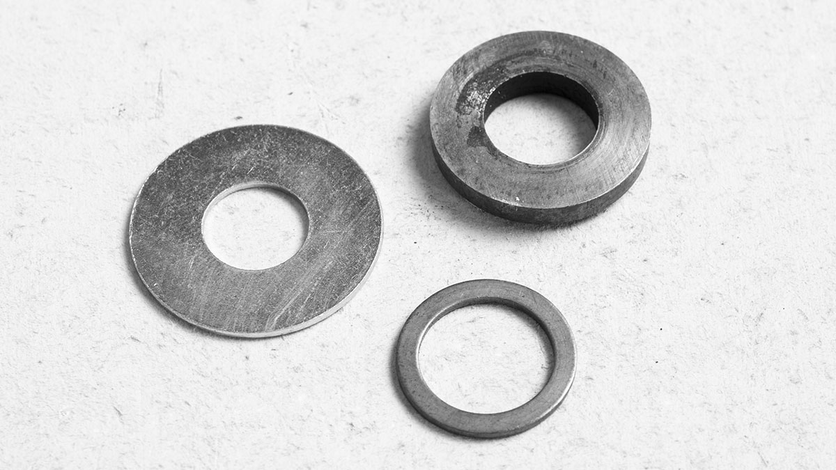 Unterlegscheiben und Kupferringe mit unterschiedlichen Reibbeiwerten