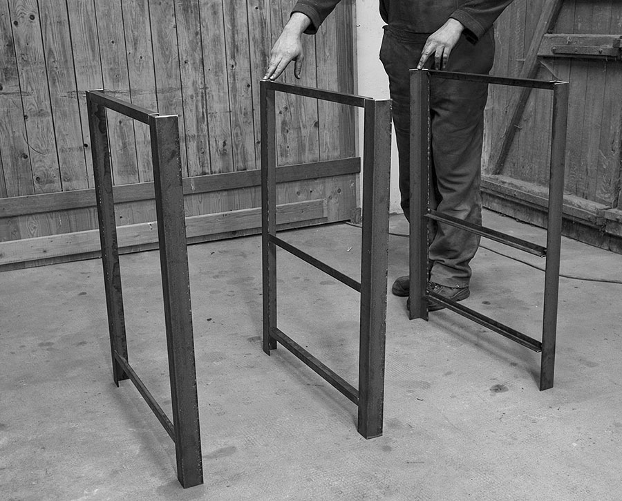 Drei Rahmenteile der Werkbank ausrichten vor dem Schweissen