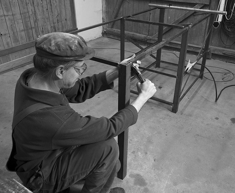 Streben in die Volkswerkbank schweissen