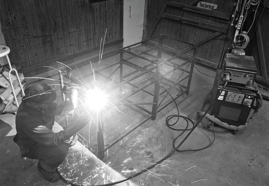 Selbstbau-Werkbank mit MIG MAG zusammenschweissen