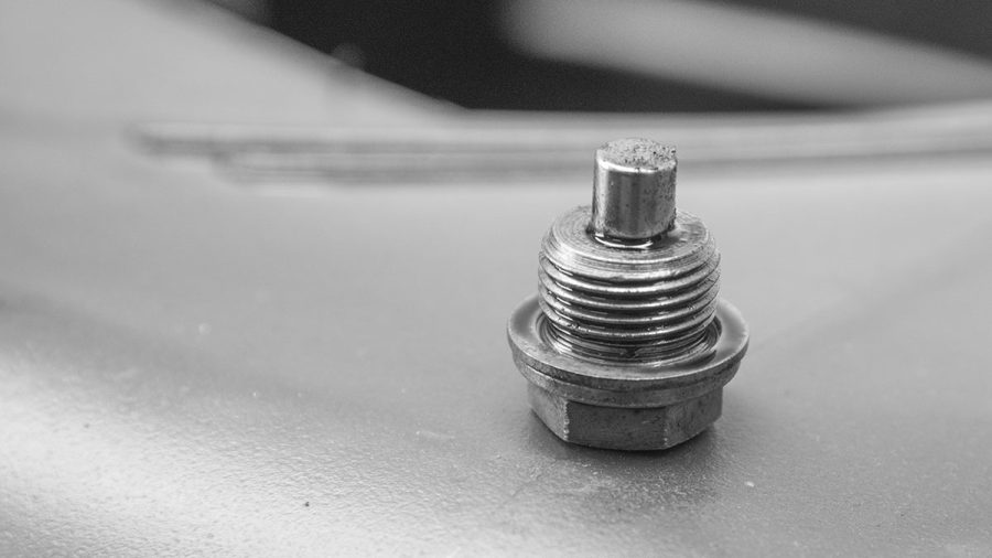 Ölablassschraube mit Magneten zur Anlalyse von Spänen im Öl