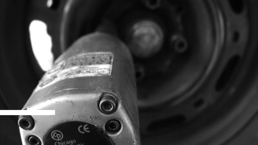 Festgerostete Felge von der Radnabe lockern und lösen