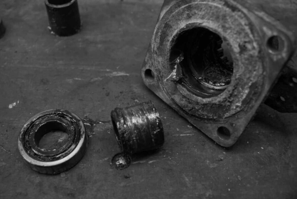 Inneres Wälzlager aus dem Radlagergehäuse ausgepresst