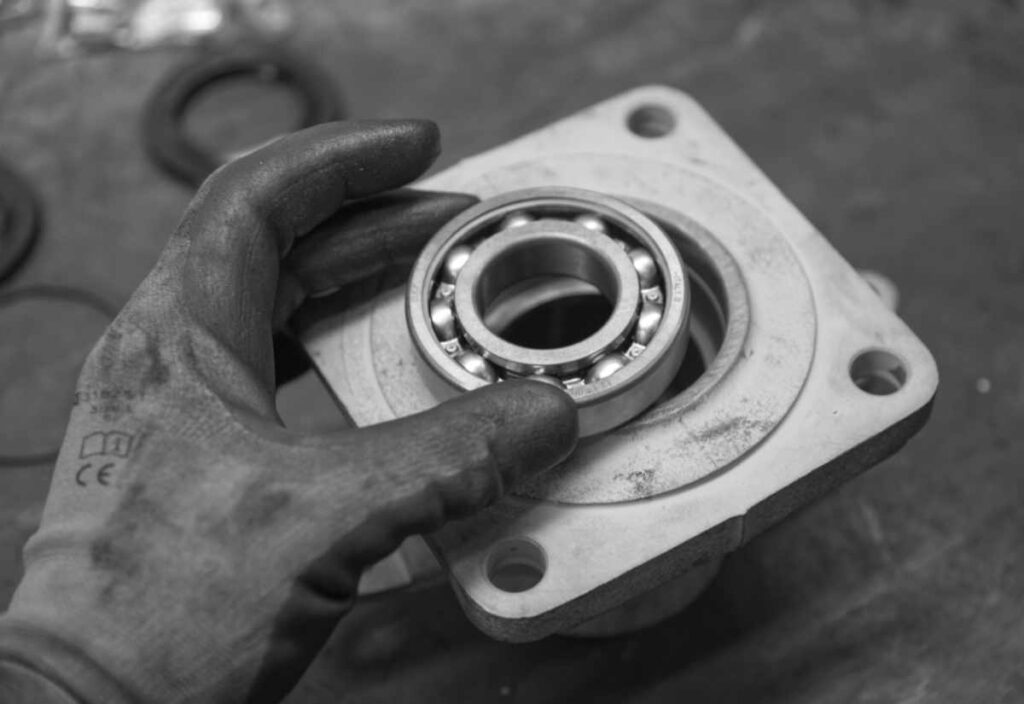 Neues Rillenkugellager für das Radlager
