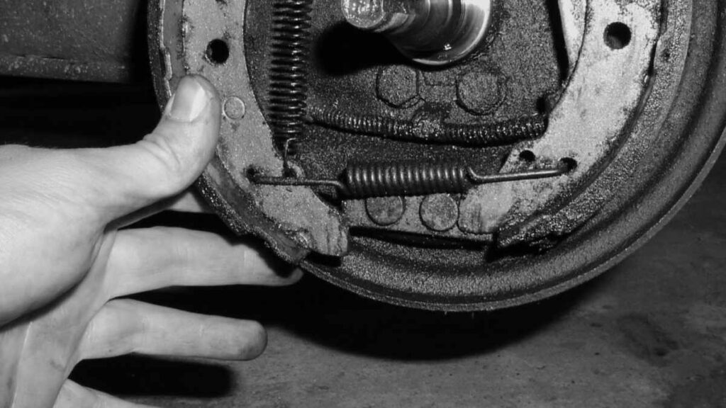 Handbremsseil einfach demontieren und ausbauen