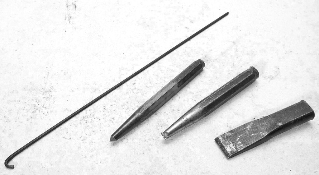 Körner, Kreuzmeissel und Flachmeissel in der Werkstatt