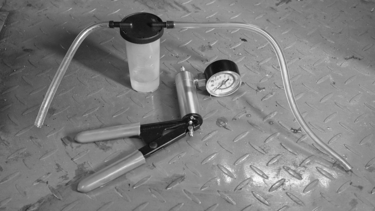 Handpumpe zum Entlüften von Bremssystemen