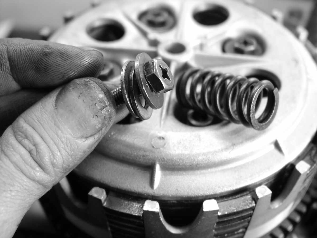 Schleifende Kupplung mit Unterlegscheiben reparieren